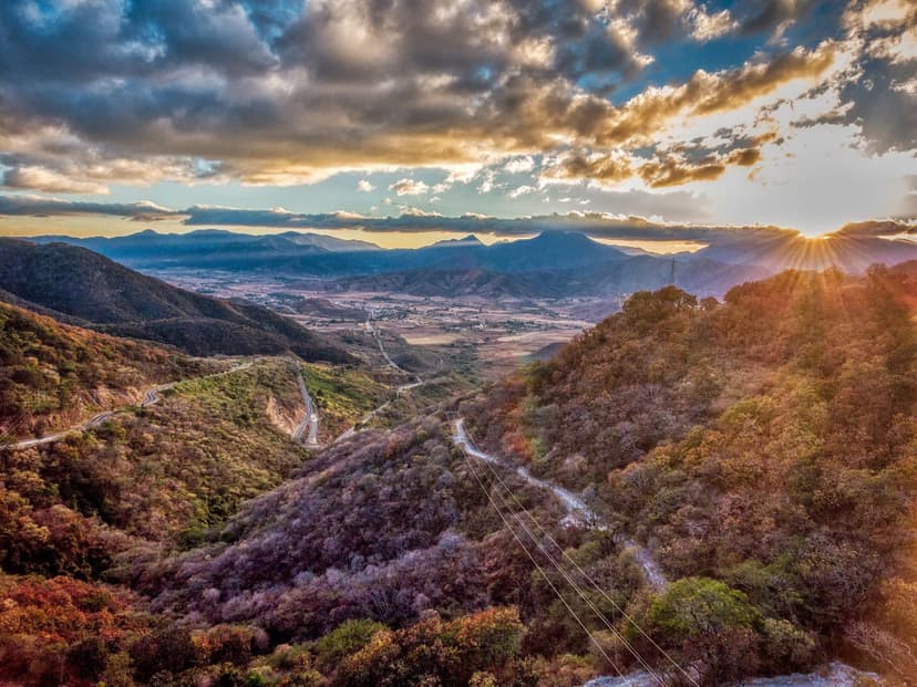 Mesa Tres Ríos: bosques de maple y el pico más alto de Sonora