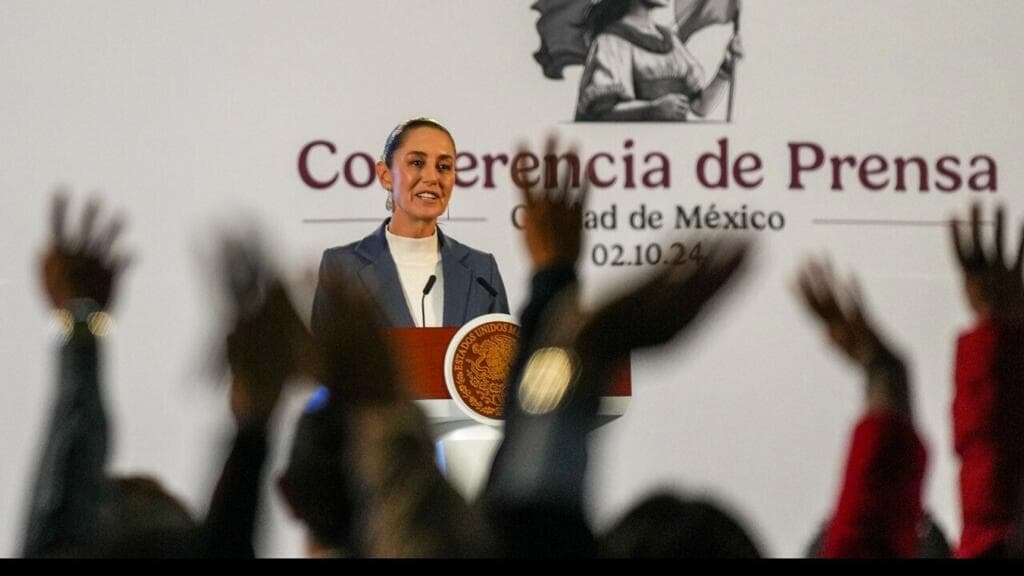 México: el Gobierno de Sheinbaum expone a periodistas críticos en una lista y desata temor e indignación