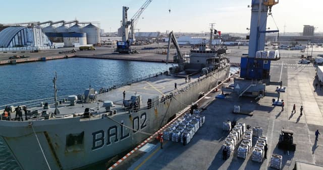 México no ha suspendido vuelos a Cuba: Sheinbaum; ya se alista segundo envío de ayuda