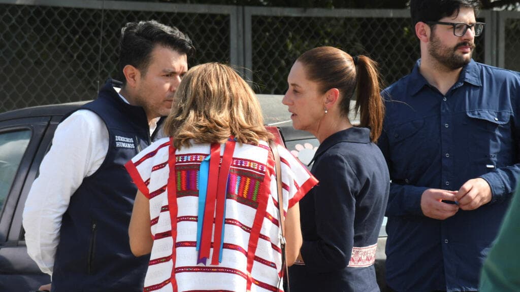 México: Sheinbaum visitó a las víctimas del accidente de tren en Oaxaca y anunció medidas