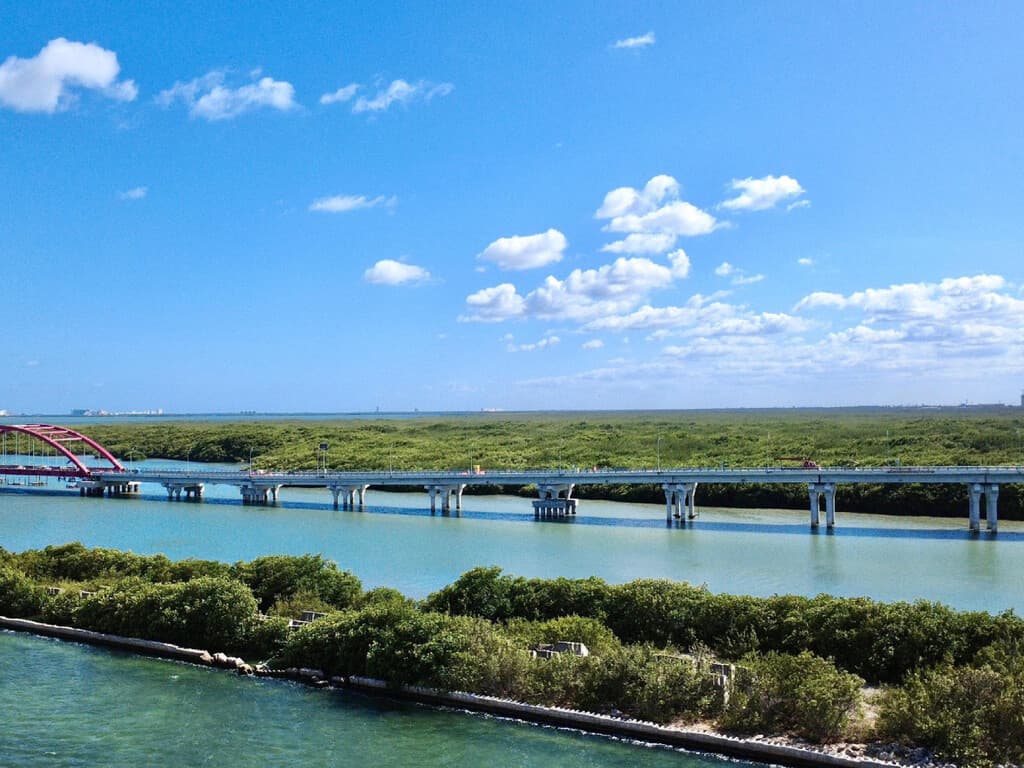 México tendrá uno de los puentes más largos de Latinoamérica: pasa por una laguna y conecta con un destino turístico
