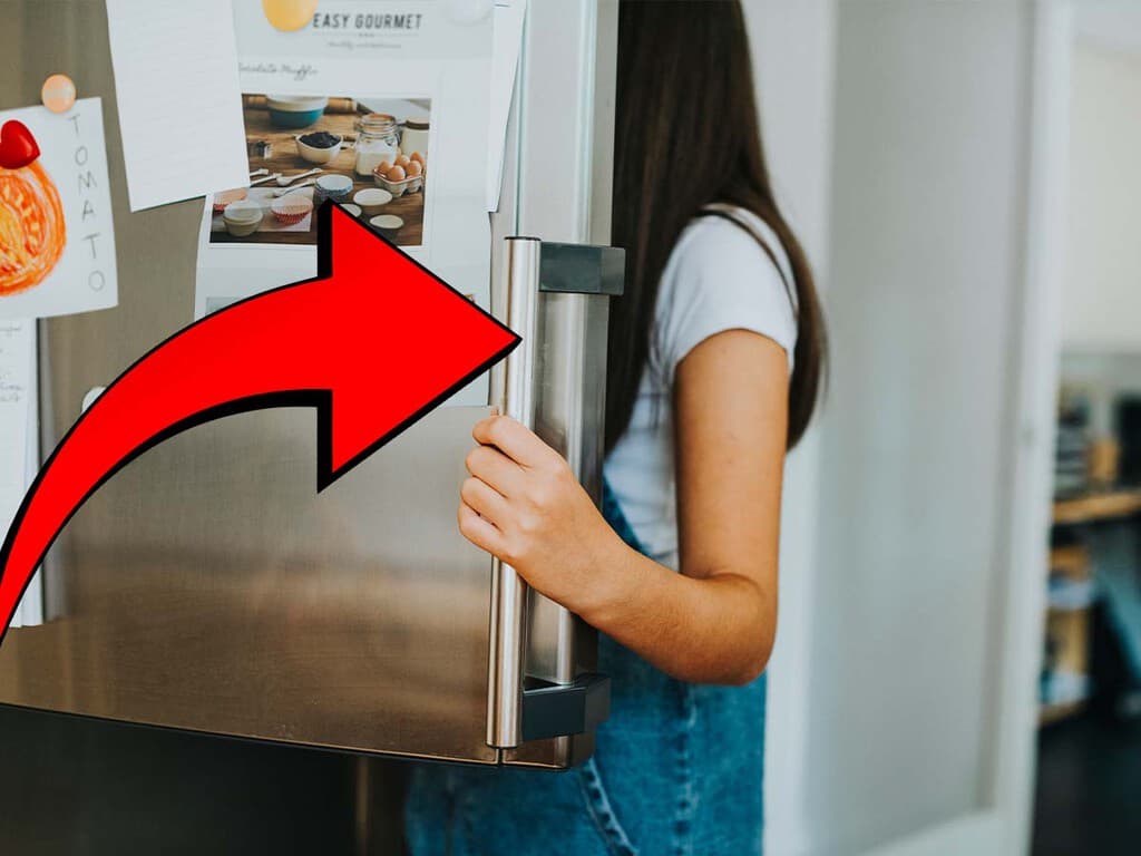 Mi refrigerador trabajaba de más y no sabía por qué. Cambié este simple hábito y ahora funciona a la perfección