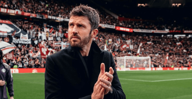 Michael Carrick se queda en el Manchester United hasta el 2028