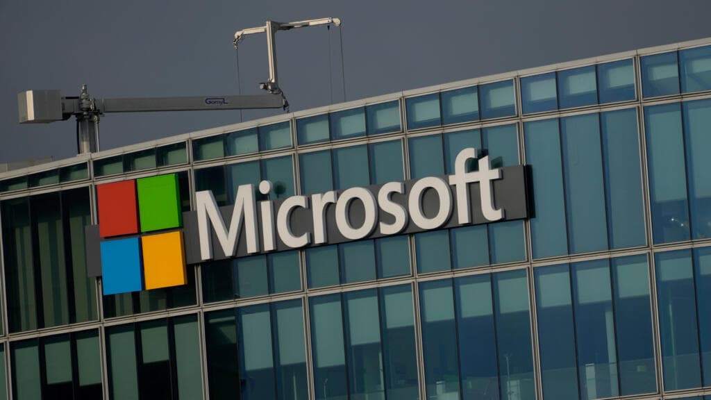 Microsoft se desploma por el costo de la IA mientras Meta repunta en Wall Street
