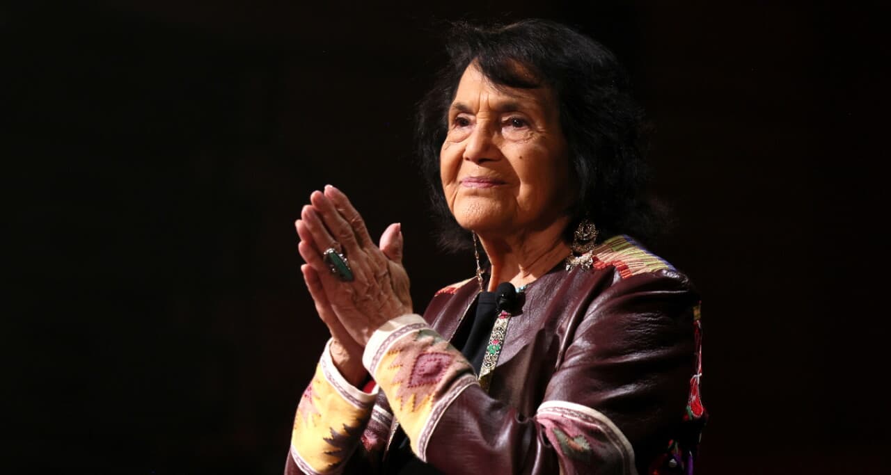 Dolores Huerta, incansable defensora de los derechos de los trabajadores agrícolas y creadora del histórico lema "Sí, se puede".