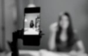 Muere famosa influencer tras ponerse mal durante transmisión en vivo, tenía una semana con dolor de cabeza