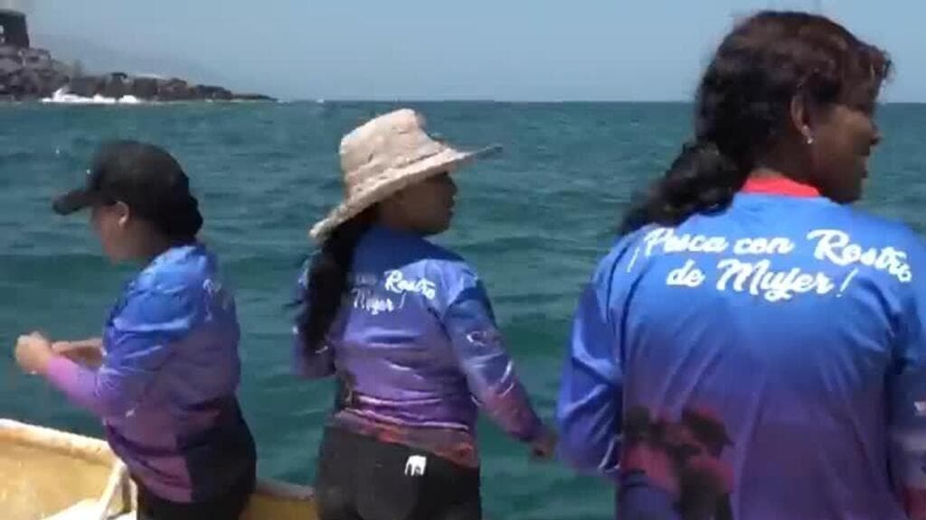 Mujeres venezolanas rompen las barreras de género: las pescadoras de La Guaira (5/9)