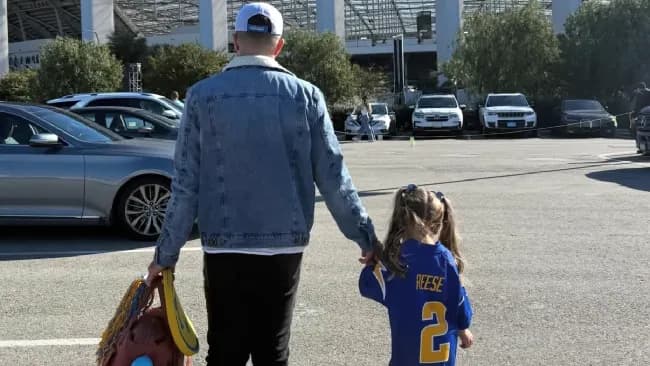 Niña se hace viral por fallar casi todos los partidos de Playoffs de la NFL