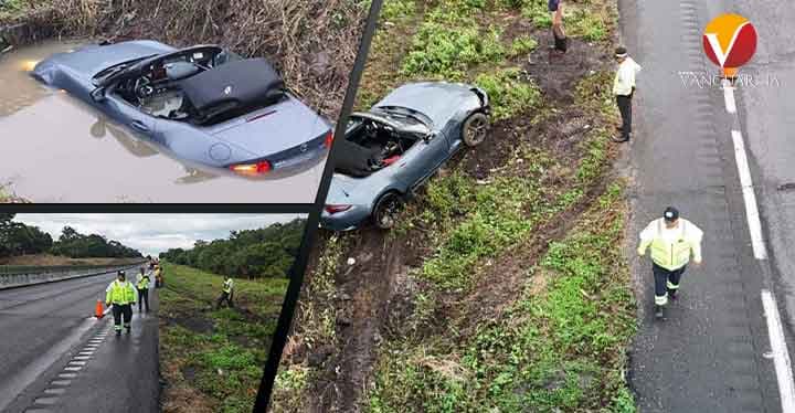 ¡No le tocaba! Petrolero se salvó al volcar y caer en una cuneta, en Acayucan