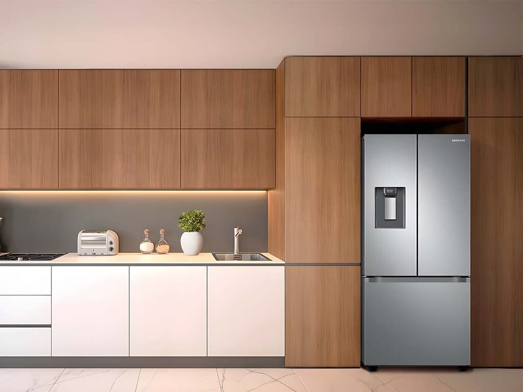 Nuevo refrigerador de Samsung con tres puertas y 10 años de garantía. Tiene un preciazo por preventa