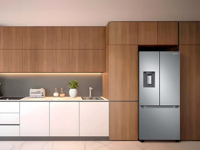 Nuevo refrigerador de Samsung con tres puertas y 10 años de garantía. Tiene un preciazo por preventa