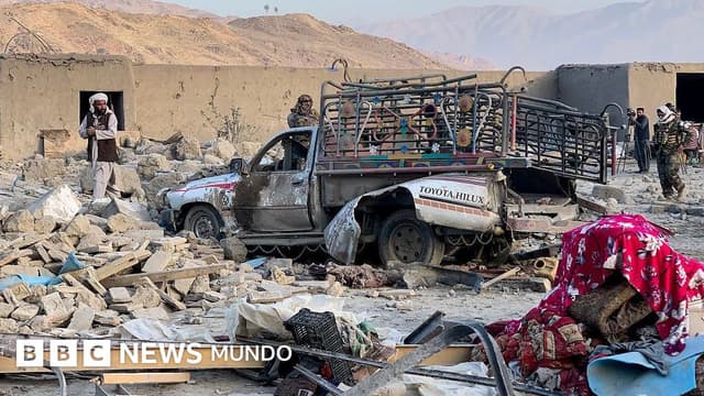 Pakistán ataca Kabul y otras ciudades en Afganistán mientras aumentan los enfrentamientos transfronterizos