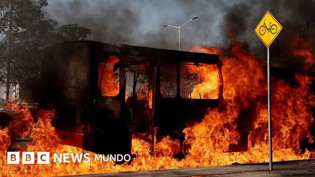 "Parecía una zona de guerra": la jornada de violencia que se vivió en Puerto Vallarta y otras localidades de México tras la captura de "El Mencho"