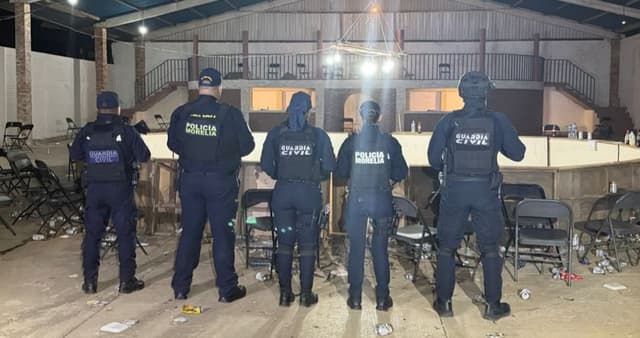 Policías de Michoacán se enfrentan con miembros del CJNG; abaten a 2 y hieren a otro