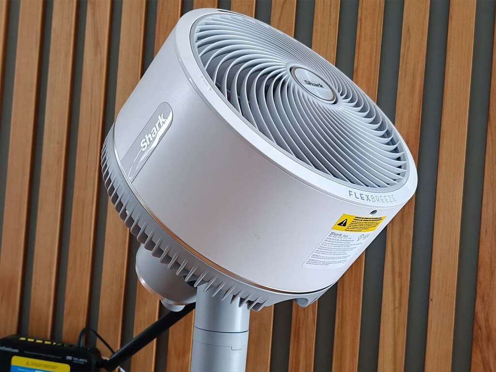 Probé el ventilador que no aumenta el costo de mi recibo de luz y ahora no me da miedo estar fresco en verano