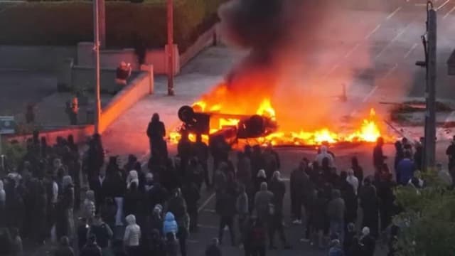 Protestas en contra del discurso antiinmigrante que ha desatado violencia en Irlanda del Norte