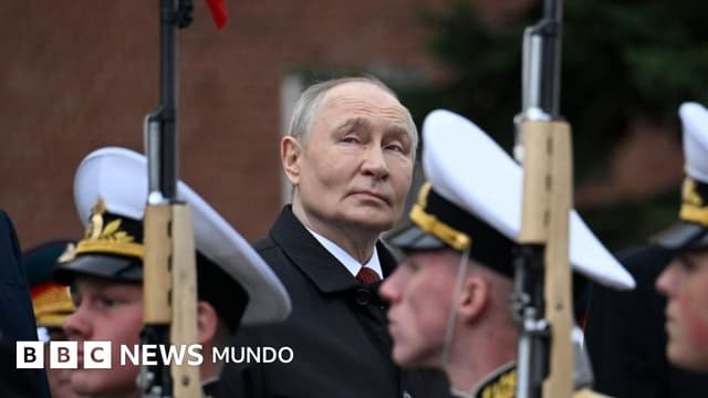 Putin justifica la guerra en Ucrania durante un reducido desfile del Día de la Victoria
