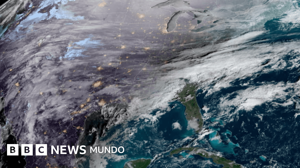 Qué es el vórtice polar, el principal detonante de la mayor tormenta de nieve que azota a Estados Unidos en décadas