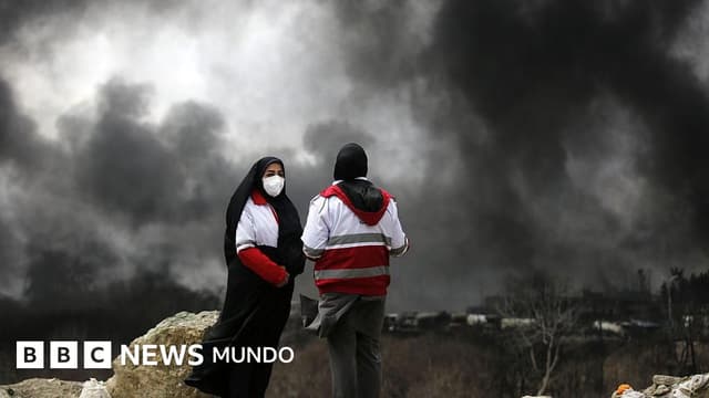 Qué es la "lluvia negra", la otra amenaza que sufre Teherán por los ataques de EE.UU. e Israel contra Irán