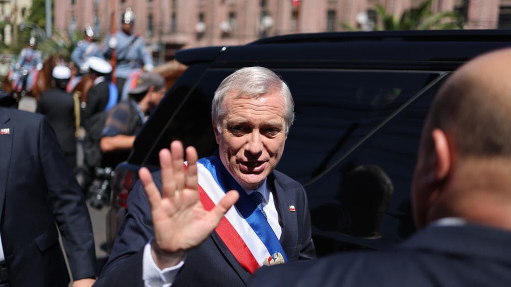 ¿Qué viene para Chile? El derechista José Antonio Kast inaugura su "gobierno de emergencia"
