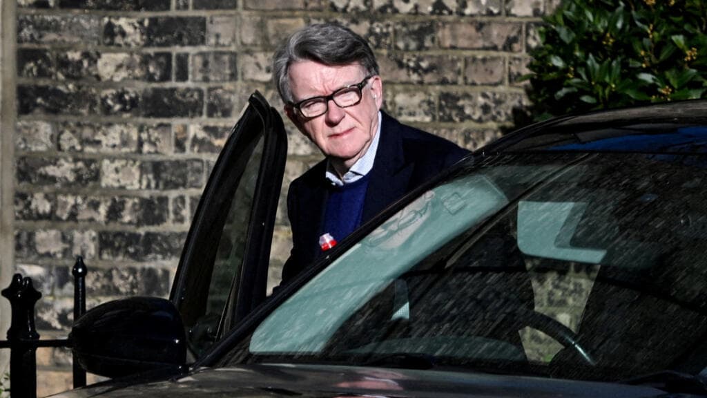 ¿Quién es Peter Mandelson? El veterano político laborista detenido en Reino Unido por sus nexos con Epstein