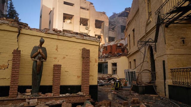 Rusia amenaza con nuevos ataques contra Kiev y advierte a los extranjeros que abandonen la ciudad