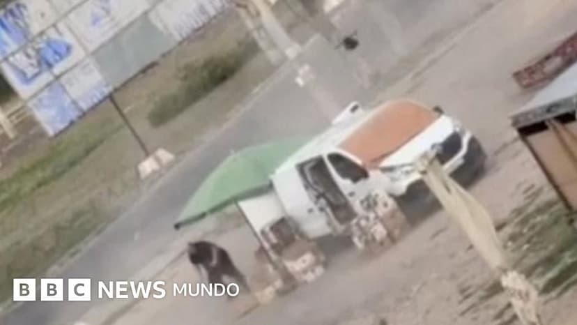 "Safari humano": el video que muestra cómo un dron ruso persigue a un vendedor ambulante ucraniano antes de explotar
