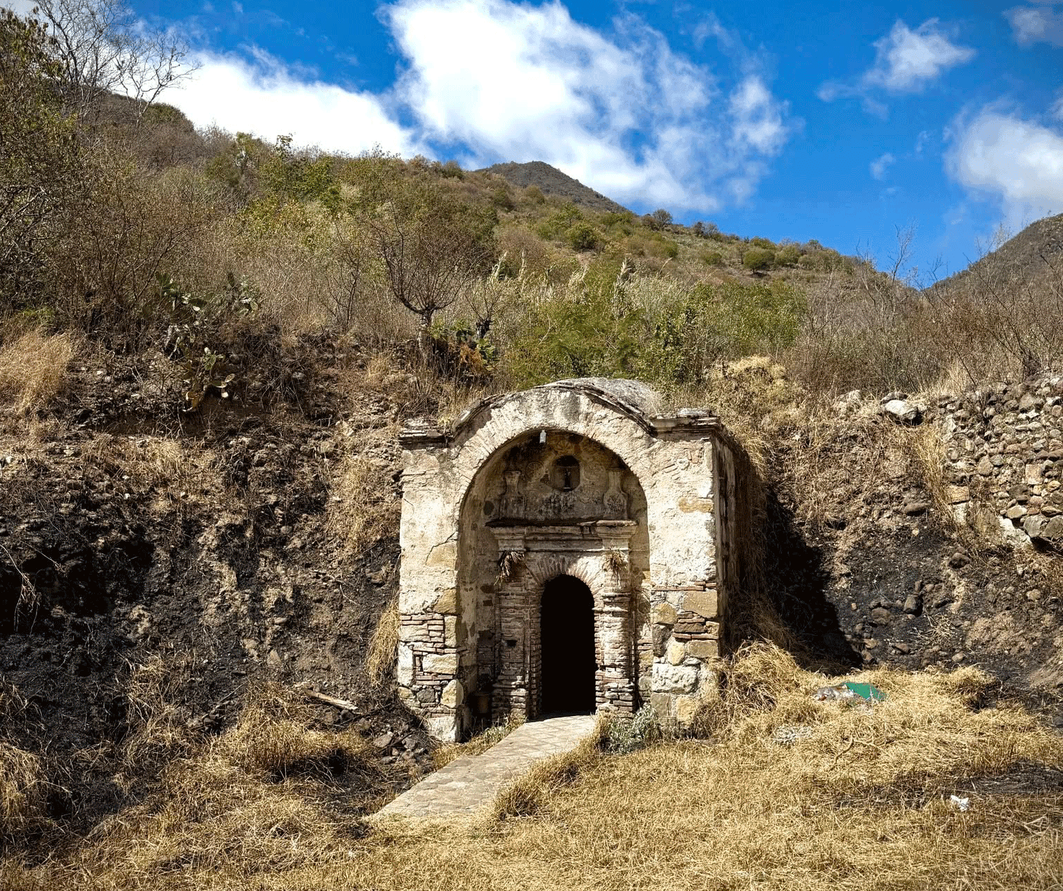 Santa Catarina Albarradas, una ermita construida dentro de una cueva