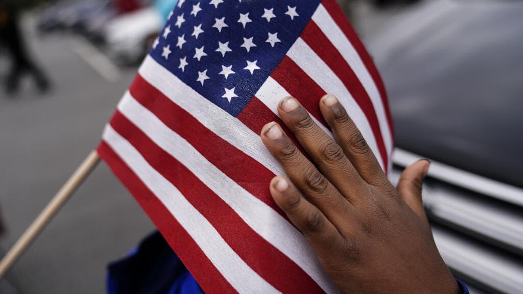 ¿Se acabará la ciudadanía por nacimiento en EE. UU. como quiere Trump?: la decisión llega al Supremo