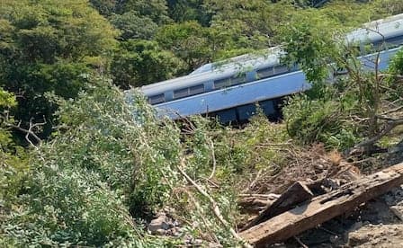 Se descarrila tren Transístmico y deja al menos 15 heridos