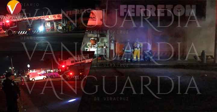 ¡Se incendia Ferretón por un cortocircuito en la colonia Transportistas de Coatzacoalcos!