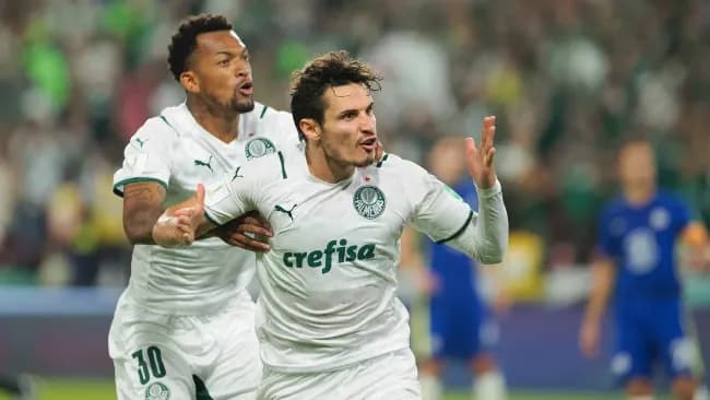 ¿Se libera plaza para Raphael Veiga? Jugador de América apunta a salir a Chile