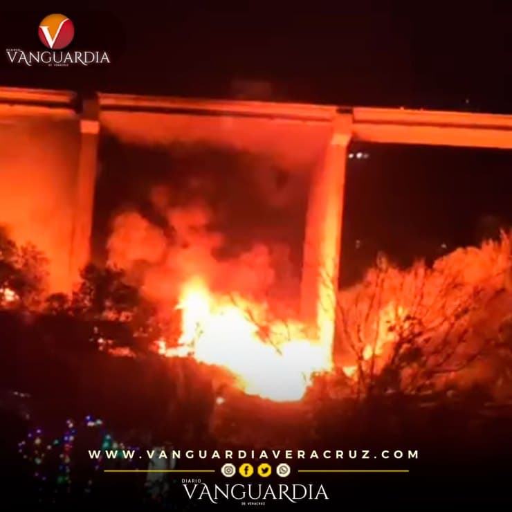 Seguirá cerrada la autopista México-Tuxpan ante el riesgo de que colapse el puente, en Tulancingo