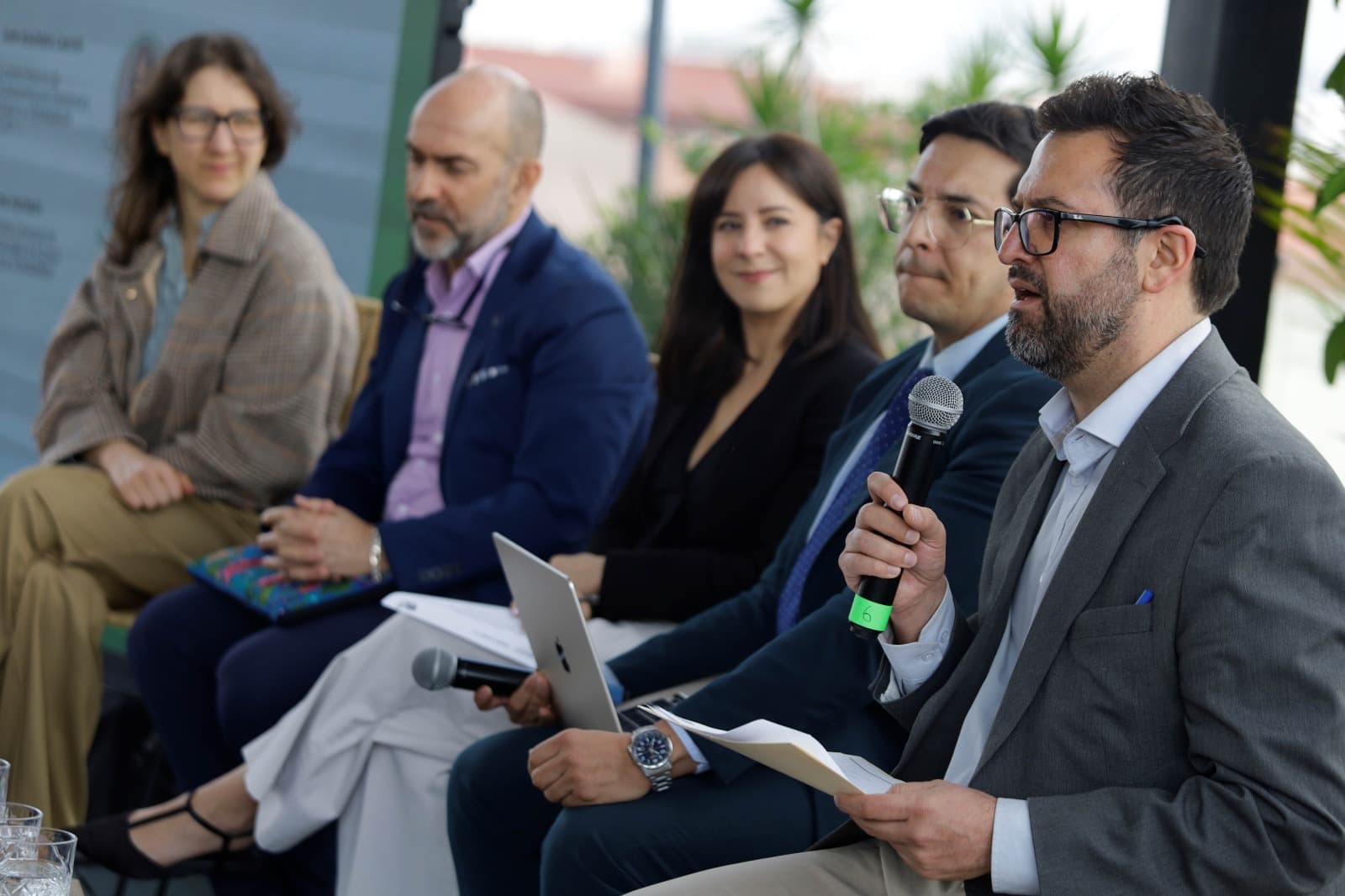 Semarnat, Sener y Economía colaboran para acelerar la electromovilidad en México