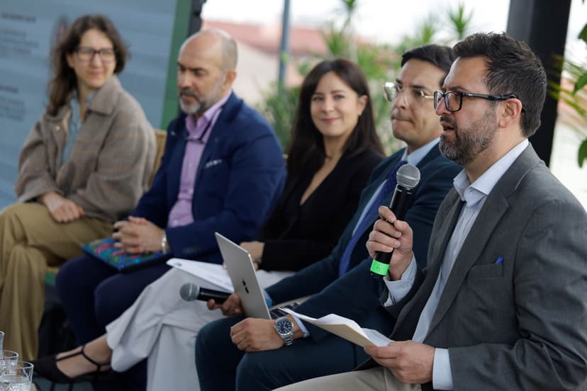 Semarnat, Sener y Economía colaboran para acelerar la electromovilidad en México