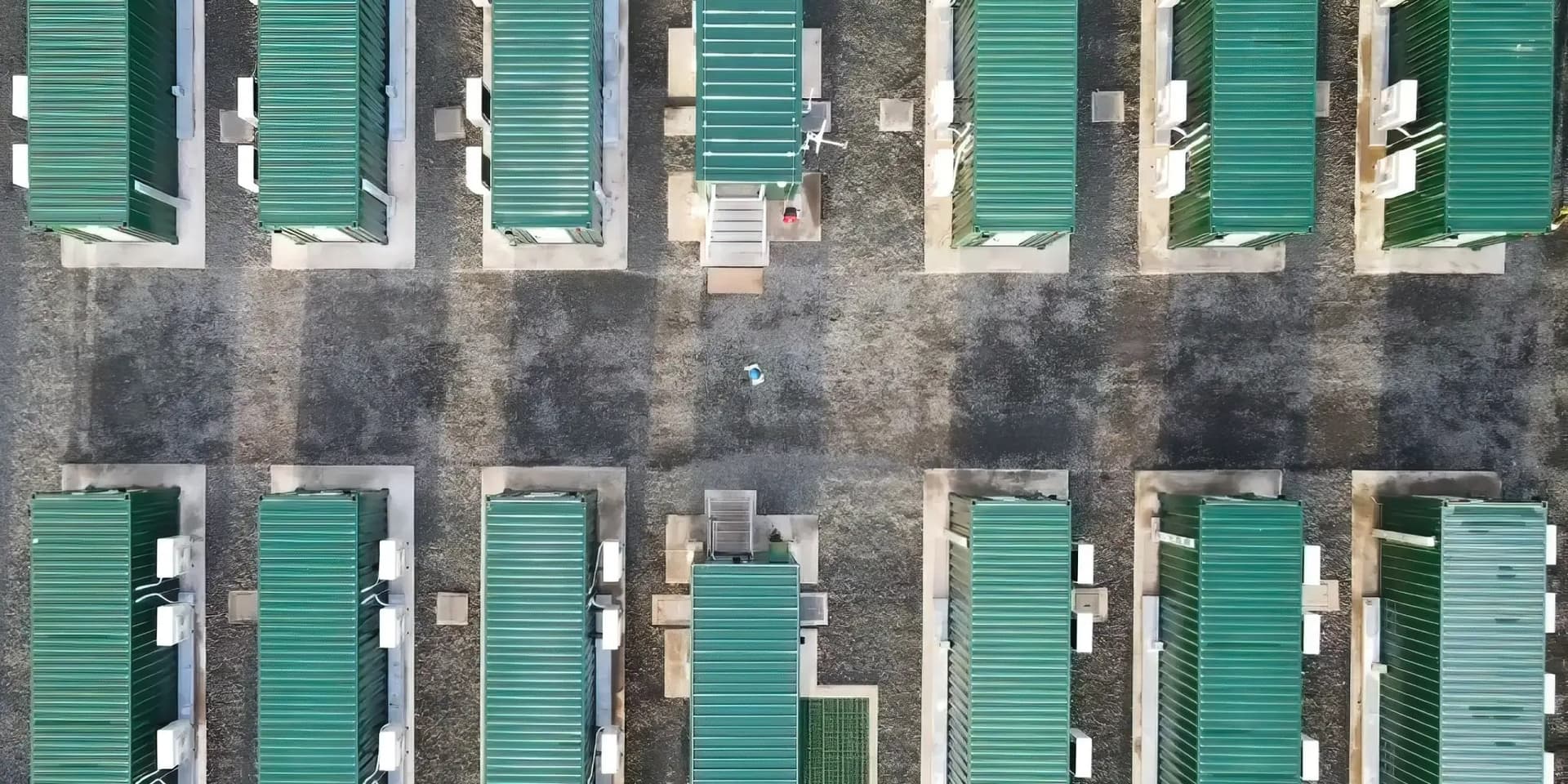 SENER sube la barra social para baterías