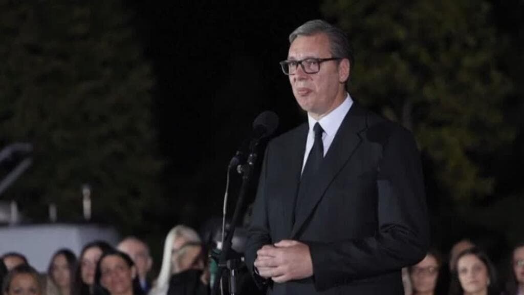 Serbia: Aleksandar Vucic renuncia a la Presidencia para buscar ser primer ministro