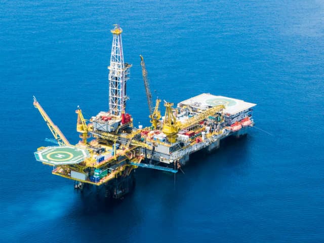 Sheinbaum alista acuerdo Pemex-Petrobras en junio; busca elevar producción petrolera