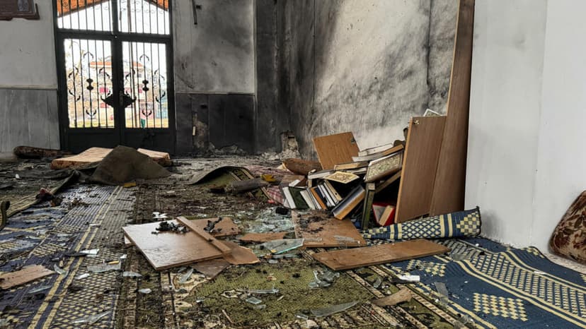 Siria: grupo islamista se atribuye atentado contra mezquita alauita en Homs que deja ocho muertos