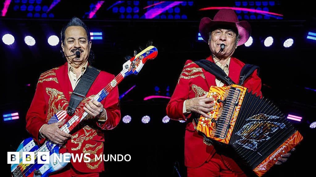 Los Tigres del Norte durante su presentación en el Tiny Desk de NPR.
