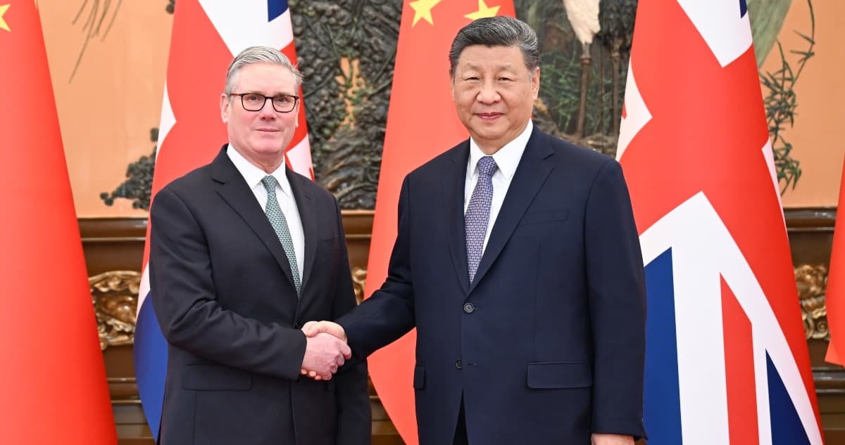 Starmer llama a "construir una relación más sofisticada" entre el Reino Unido y China