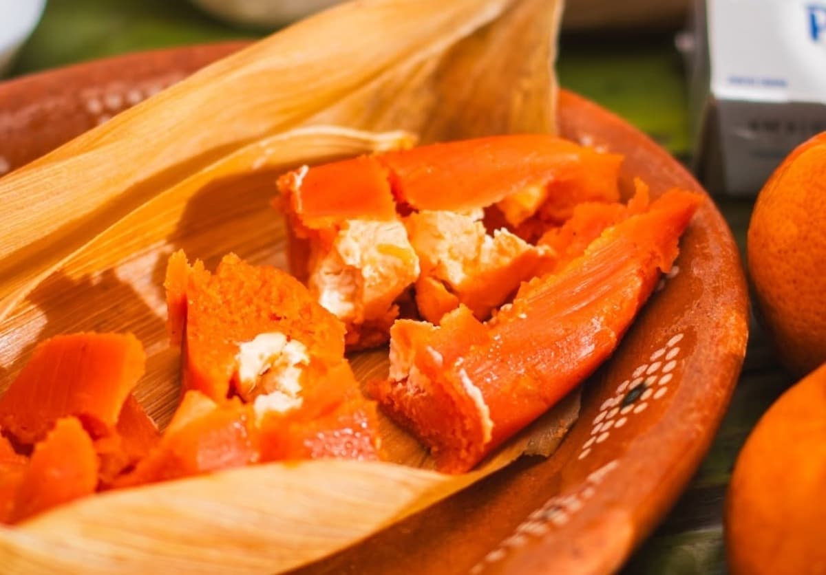 Tamal de mandarina, el dulce sabor del otoño envuelto en hojas de maíz