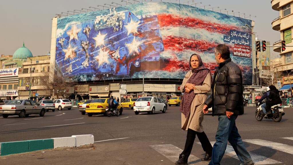 Teherán y Washington mantienen las tensiones, entre amenazas y movimientos militares