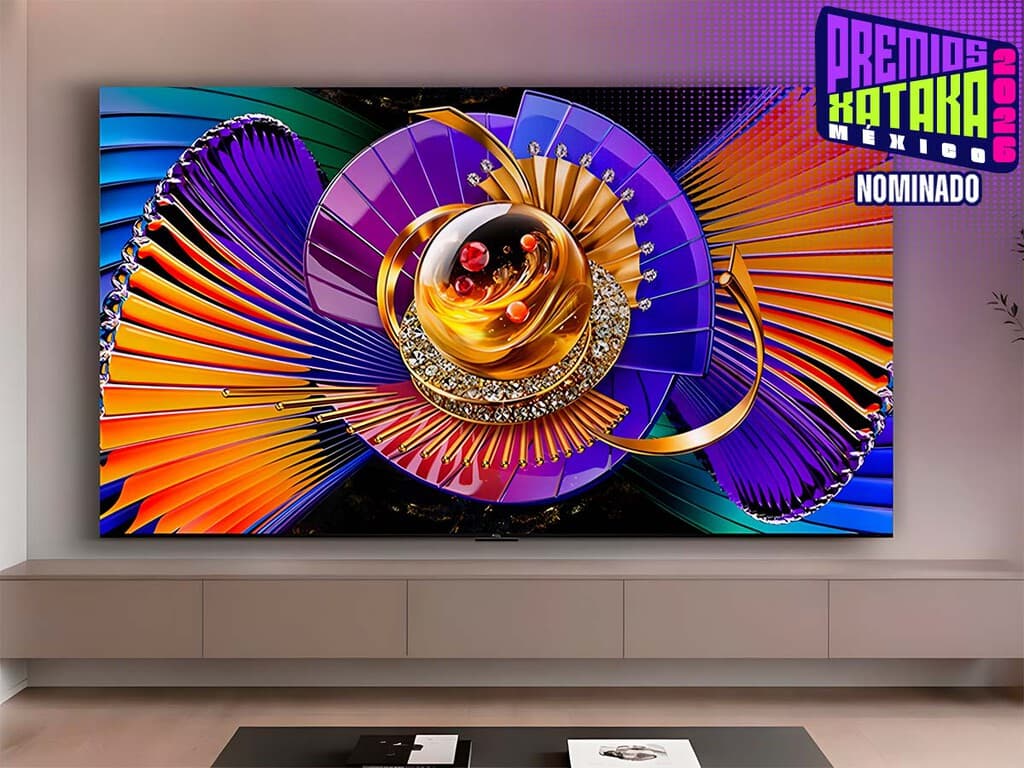 La TCL QM7L destaca por su potencia lumínica y precisión en el color.