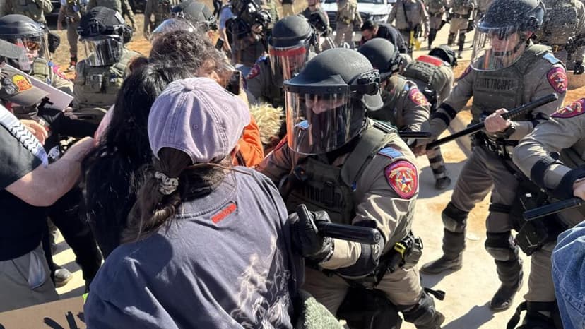 Texas: protesta por niño ecuatoriano detenido por ICE termina dispersada con gas lacrimógeno