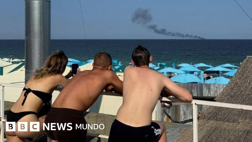 "Todos en la playa miran los misiles en el cielo": el contraste de Odesa, el balneario de lujo de Ucrania donde los turistas conviven con bombardeos diarios