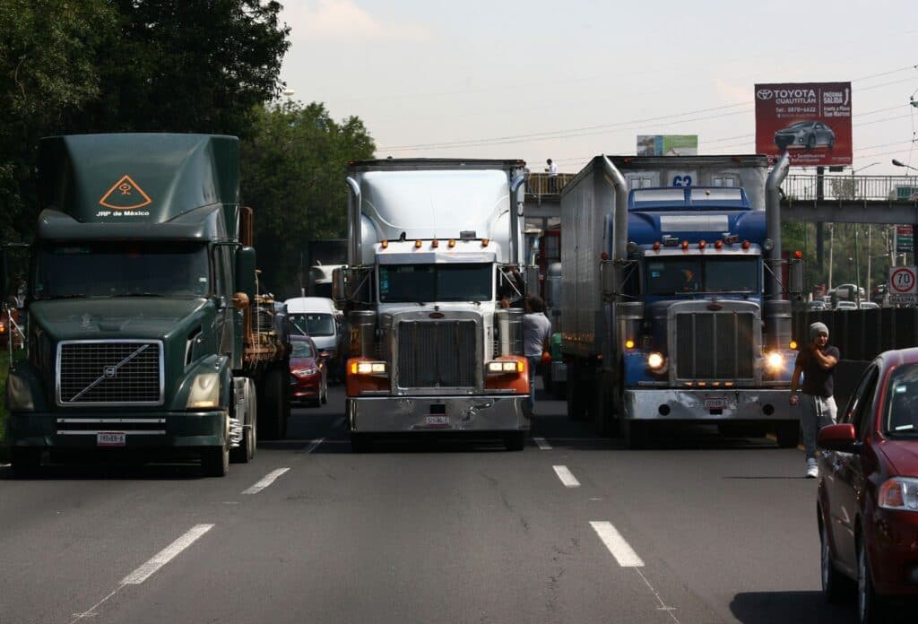 ¡Toma precauciones! Habrá megamarcha de transportistas en CDMX: fecha y calles afectadas