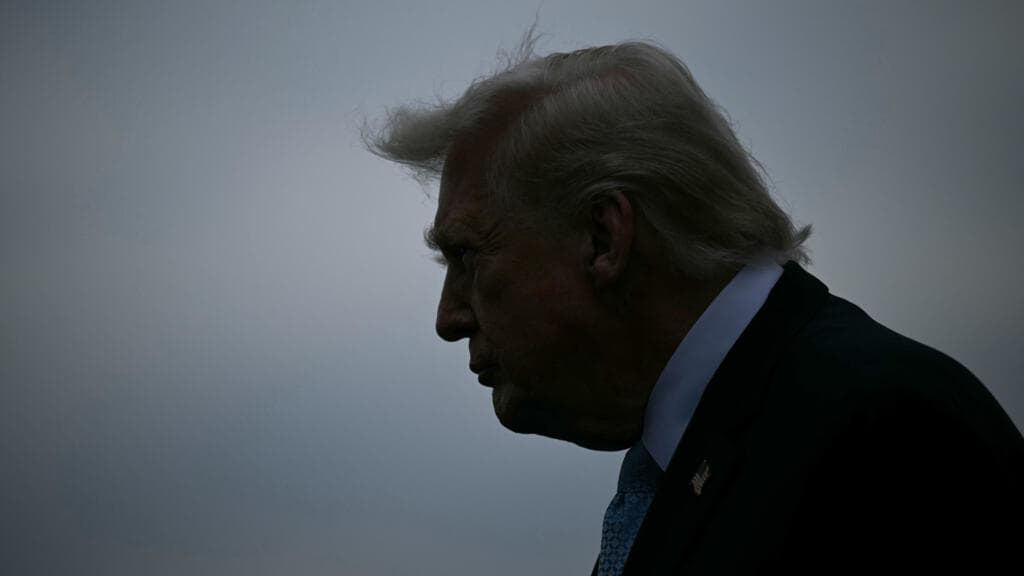 Trump anuncia pausa en ataques contra plantas energéticas de Irán; agencias semioficiales de Teherán niegan diálogos con EE. UU.