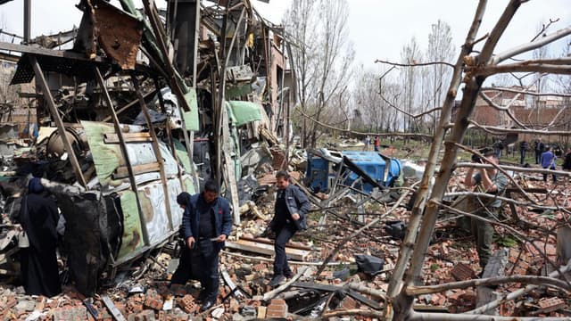 Trump presiona a Irán con su ultimátum, mientras sigue la búsqueda del piloto de EE. UU. desaparecido