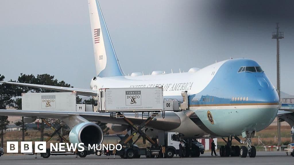 Trump se escondió en un contenedor de comida para cambiar de avión en secreto por una amenaza de Irán, según medios en EE.UU.